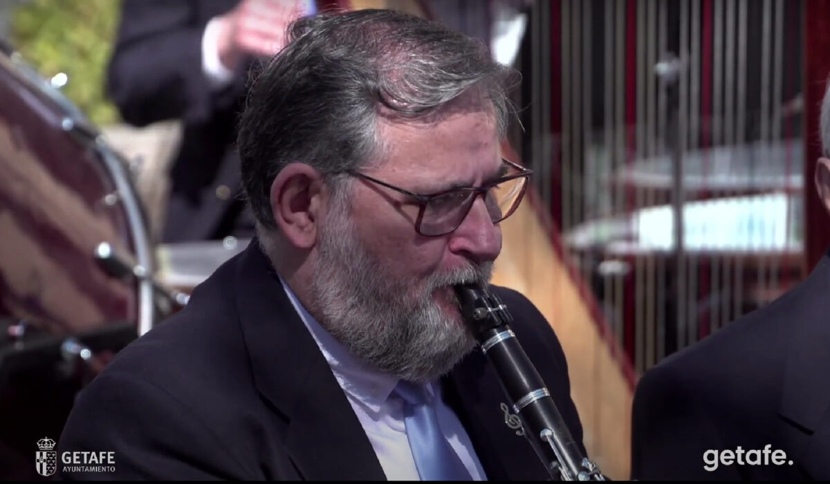 tocando clarinete